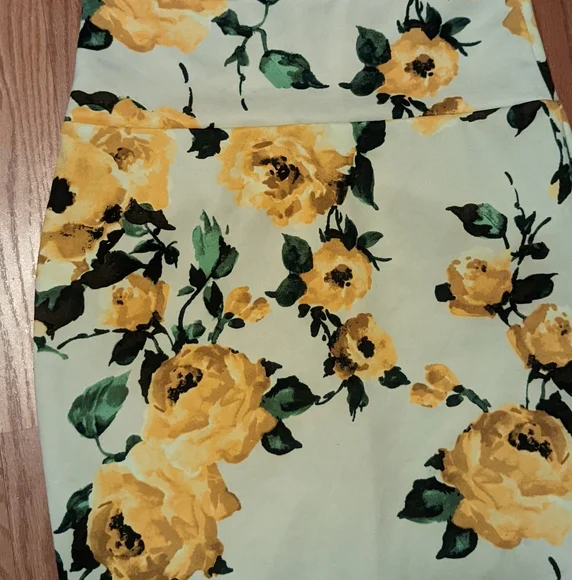 Yellow floral midi skirt - Picture 3 of 3